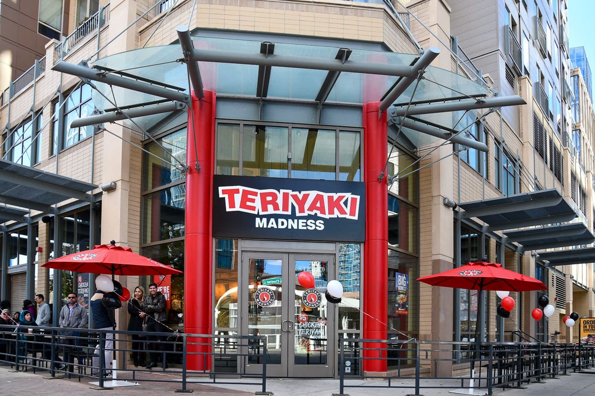 Newsweek nomme Teriyaki Madness l'une des chaînes de restaurants préférées des États-Unis pour 2022 Newsweek nomme Teriyaki Madness l'une des chaînes de restaurants préférées des États-Unis pour 2022