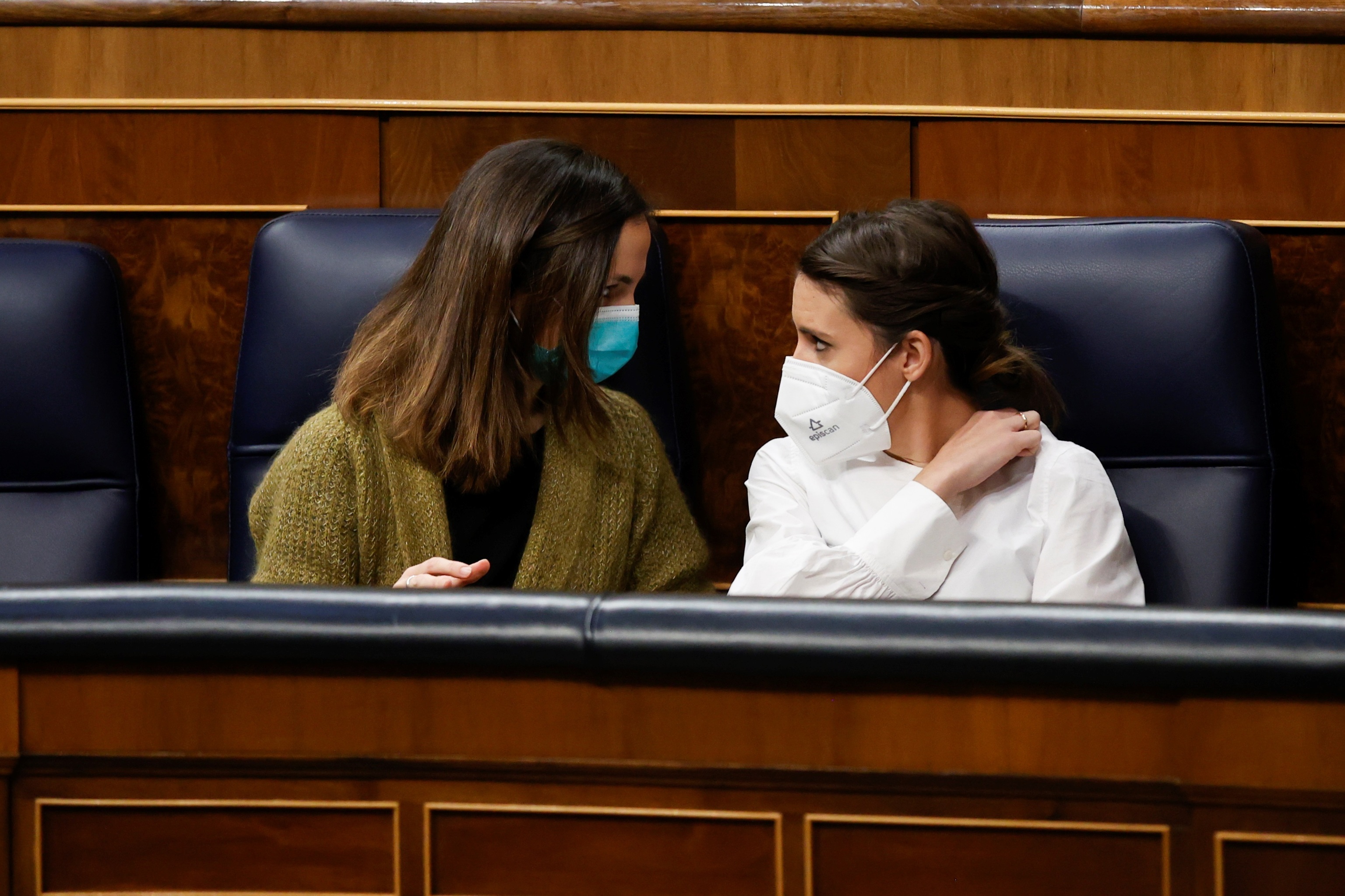 Les ministres Ione Belarra et Irene Montero, cette semaine au Congrès.