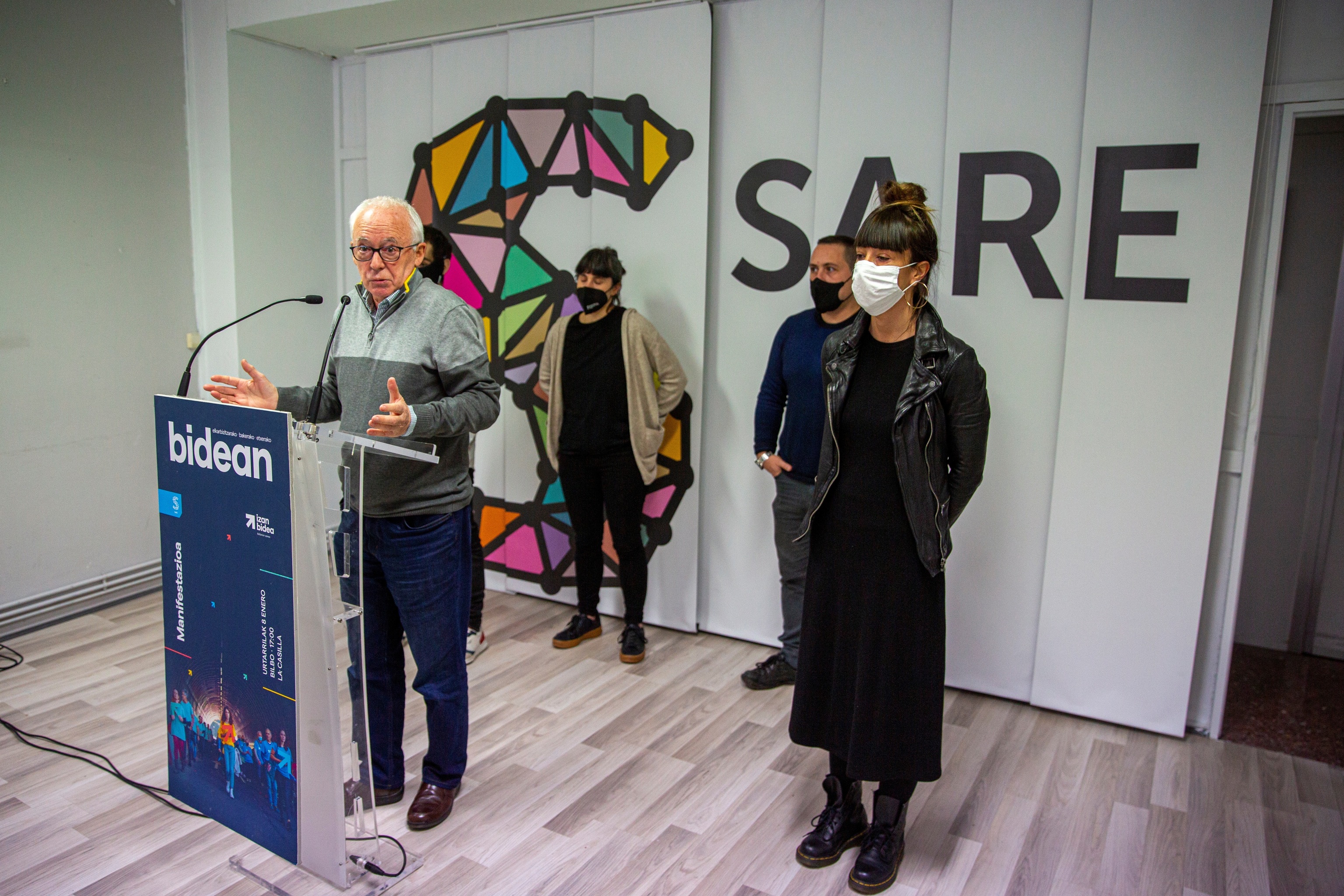 Le porte-parole du réseau Sare de soutien aux détenus de l'ETA, Joseba Azkarraga, lors d'une conférence de presse.