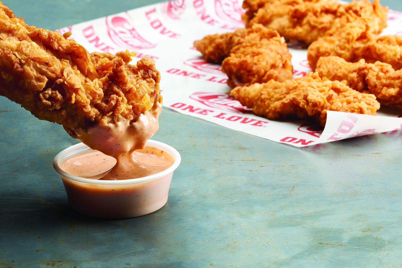 Raising Cane's offre de la sauce de canne gratuite pour le mois de décembre Raising Cane's offre de la sauce de canne gratuite pour le mois de décembre