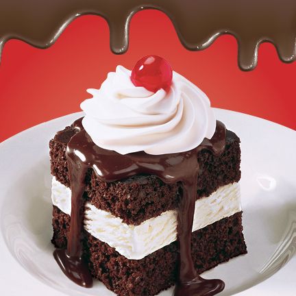 Shoney's brille avec son engagement annuel à offrir à l'Amérique sa journée GRATUITE de gâteau au fudge chaud, avec de la crème glacée à la vanille au milieu de deux tranches de gâteau au fudge chaud - garni de crème fouettée et d'une cerise Shoney's brille avec son engagement annuel à offrir à l'Amérique sa journée GRATUITE de gâteau au fudge chaud, avec de la crème glacée à la vanille au milieu de deux tranches de gâteau au fudge chaud - garni de crème fouettée et d'une cerise
