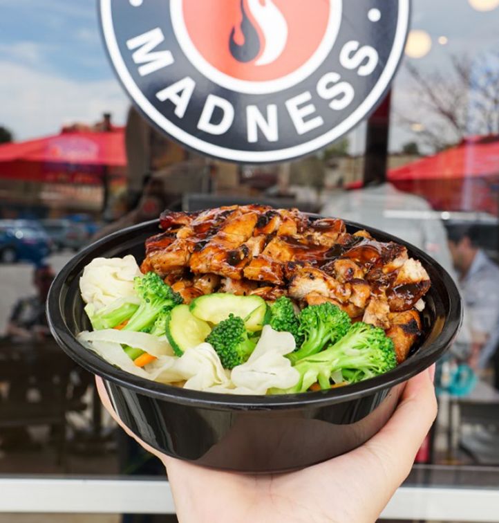 Teriyaki Madness signe un accord de trois unités - se prépare à renverser les Teriyaki-Lovers of Charlotte Teriyaki Madness signe un accord de trois unités - se prépare à renverser les Teriyaki-Lovers of Charlotte