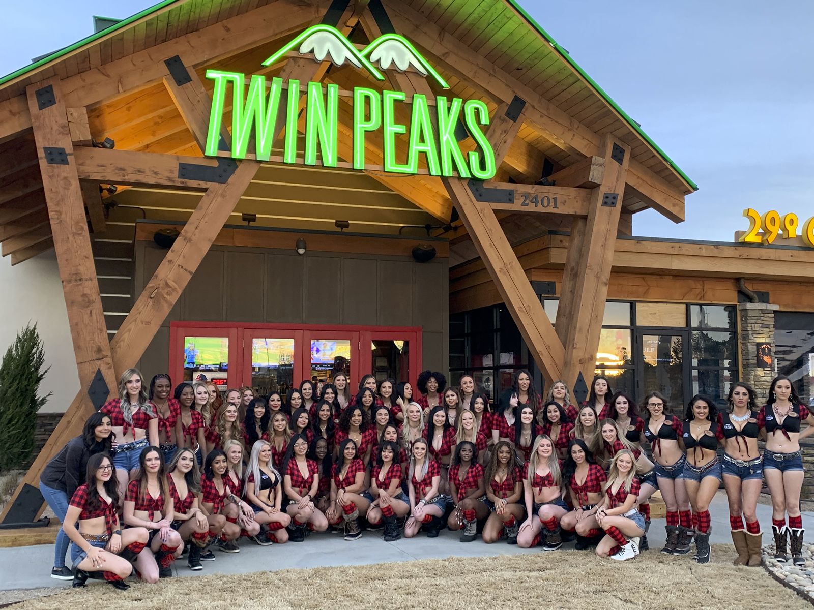 Twin Peaks célèbre l'inauguration du premier Amarillo Lodge Twin Peaks célèbre l'inauguration du premier Amarillo Lodge
