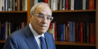 Le TSJC rectifie le conseil municipal de Barcelone et révoque le retrait de la médaille d&rsquo;or de la ville de Martn Villa
