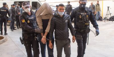 Les juges renforcent l&rsquo;accusation de sédition contre les immigrés de l&rsquo;avion patera et les maintiennent en prison