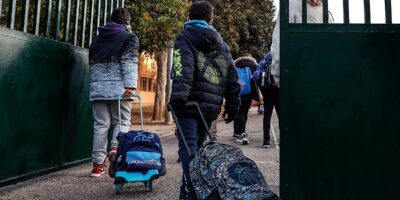 Santé propose que les contacts étroits dans les écoles maternelles et primaires ne doivent pas être mis en quarantaine