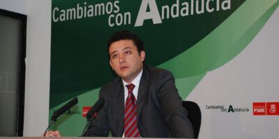 Le juge élargit la cause de l&rsquo;ancien &lsquo;numéro 2&rsquo; du PSOE-A pour fraude aux cours et enquête sur sa femme, son frère et ses deux amis