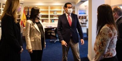 Arrimadas s&rsquo;entoure de la CEOE et met plus de pression sur le gouvernement pour que les citoyens approuvent la réforme du travail