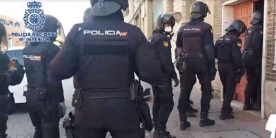 Il parvient à emmener ses ravisseurs dans un commissariat de Saragosse où ils ont été arrêtés