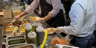 Des franchisés Dunkin&rsquo; expérimentés signent un accord multi-unités pour amener Curry Up Now en Caroline du Nord