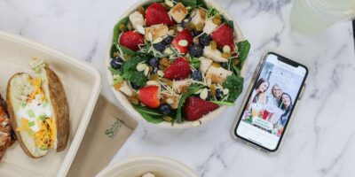 Inspiré par les fondateurs Mother & Son de Salad Station, ce duo père-fille a décidé d&rsquo;investir dans la franchise eux-mêmes