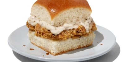 Le début de la nouvelle année est tout en sauce lorsque vous vous installez confortablement dans la gamme Krystal Country Fried