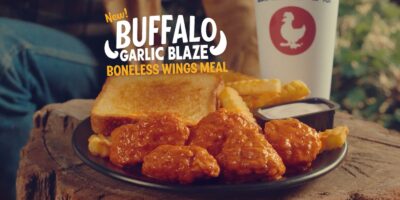 Zaxby&rsquo;s lance une nouvelle sauce Buffalo Garlic Blaze avec une campagne publicitaire décalée