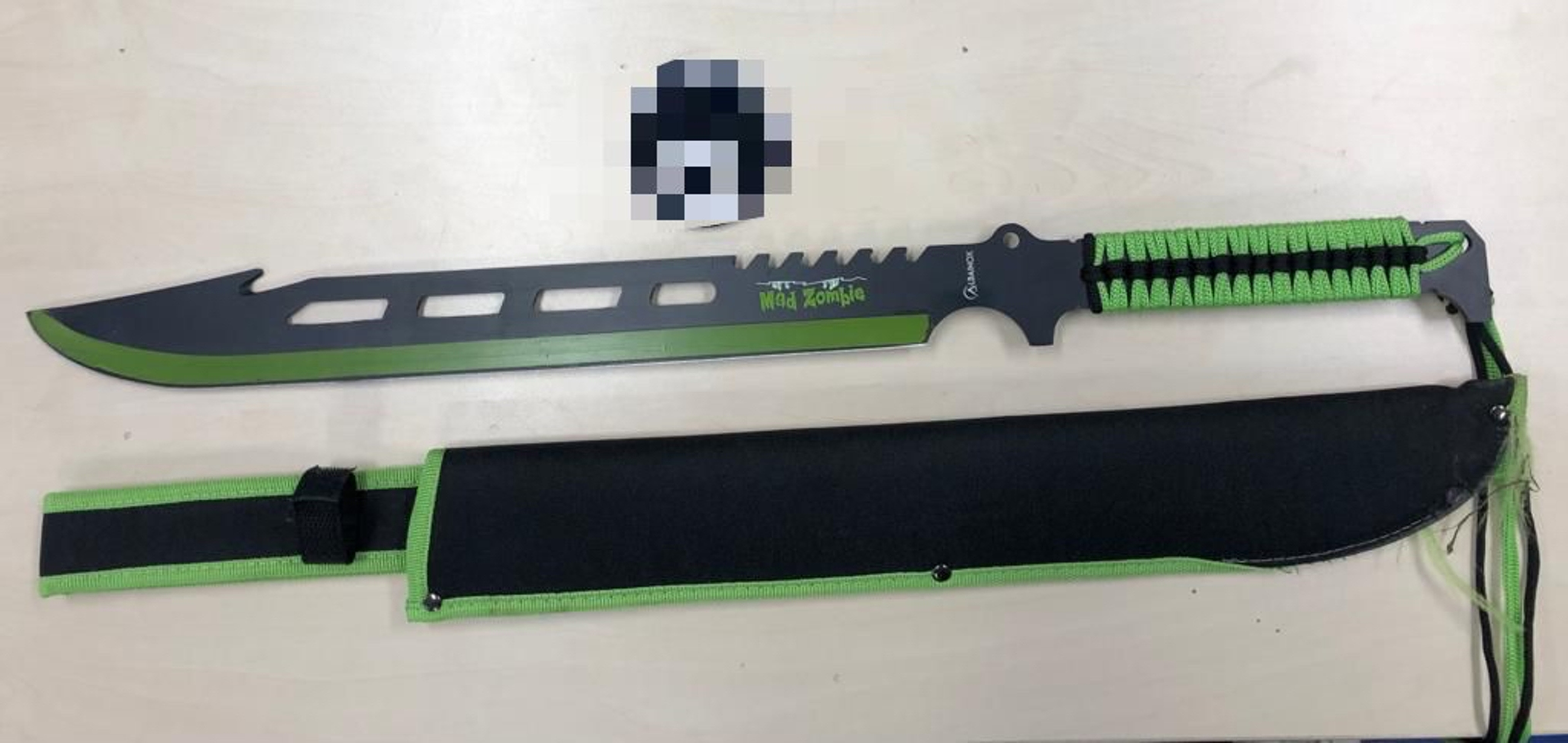 L'une des machettes saisies dans un parc de la capitale ce week-end.