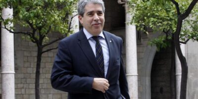 Ils demandent instamment d&rsquo;enquêter sur l&rsquo;ancien ministre Francesc Homs pour des irrégularités dans les prix afin de promouvoir les « procs »
