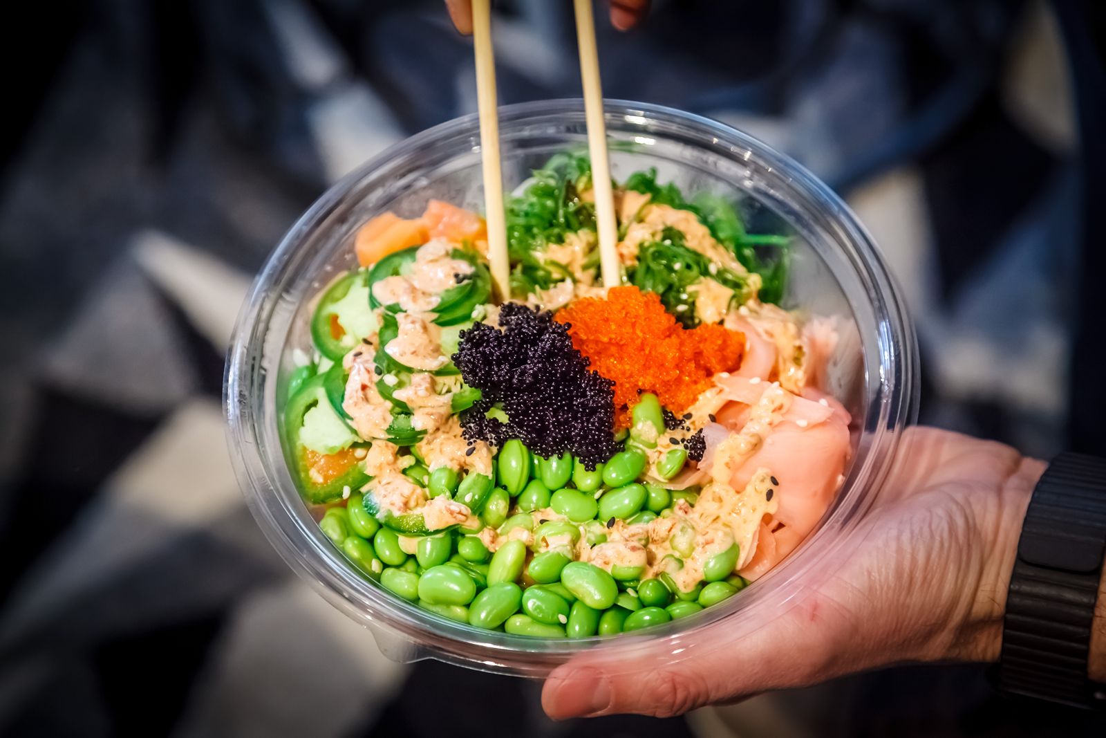 Aloha Poke Co. déploie Squadle Digital Food Safety pour une cohérence opérationnelle dans les restaurants d'entreprise