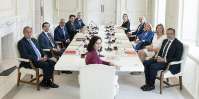 La guerre du PP laisse des fissures dans le gouvernement Ayuso et un remodelage en attente