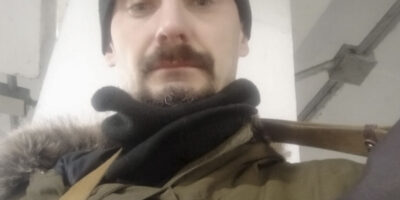 L&rsquo;activiste social amoureux de l&rsquo;espagnol : « Je suis avec mon arme à la main en train de défendre Kiev de l&rsquo;invasion russe et d&rsquo;aller jusqu&rsquo;au bout »