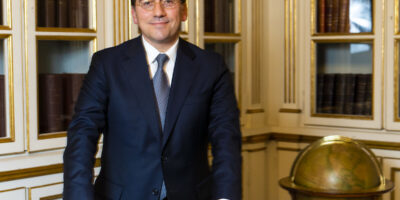 Le gouvernement envoie le premier colis de matériel humanitaire en Ukraine