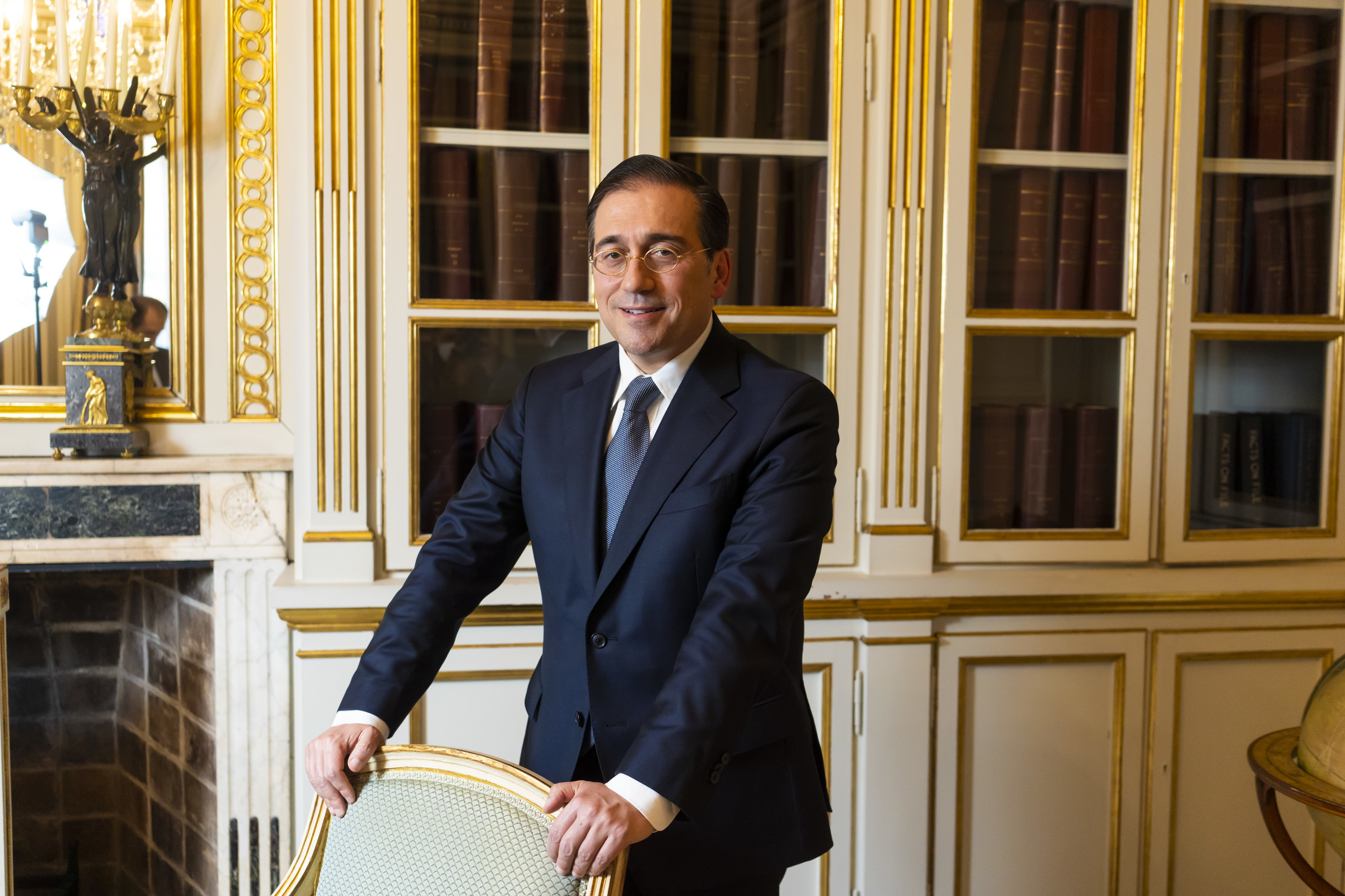 José, ministre des affaires étrangères