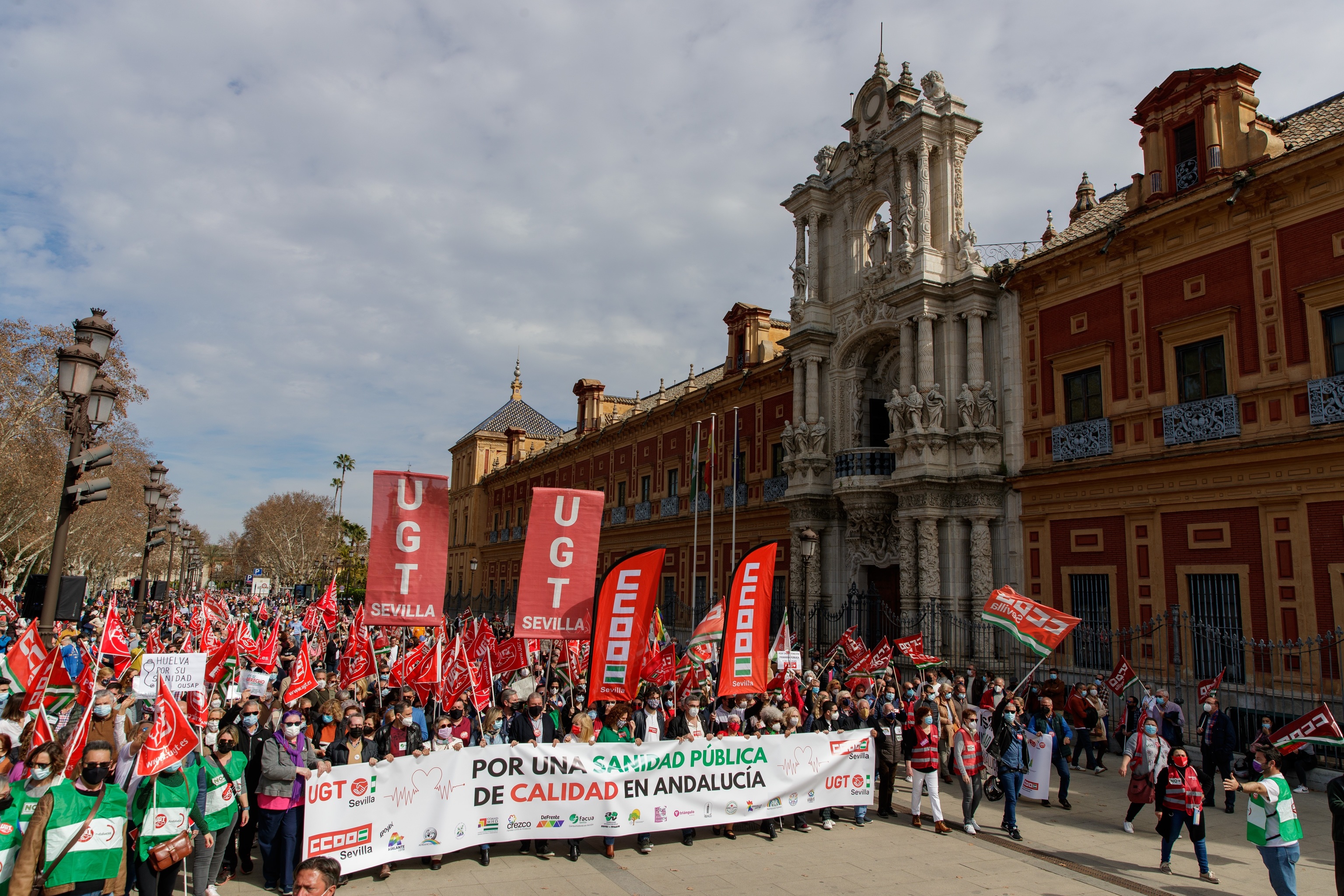 Les manifestants, aux portes du Palais San Telmo à Séville.