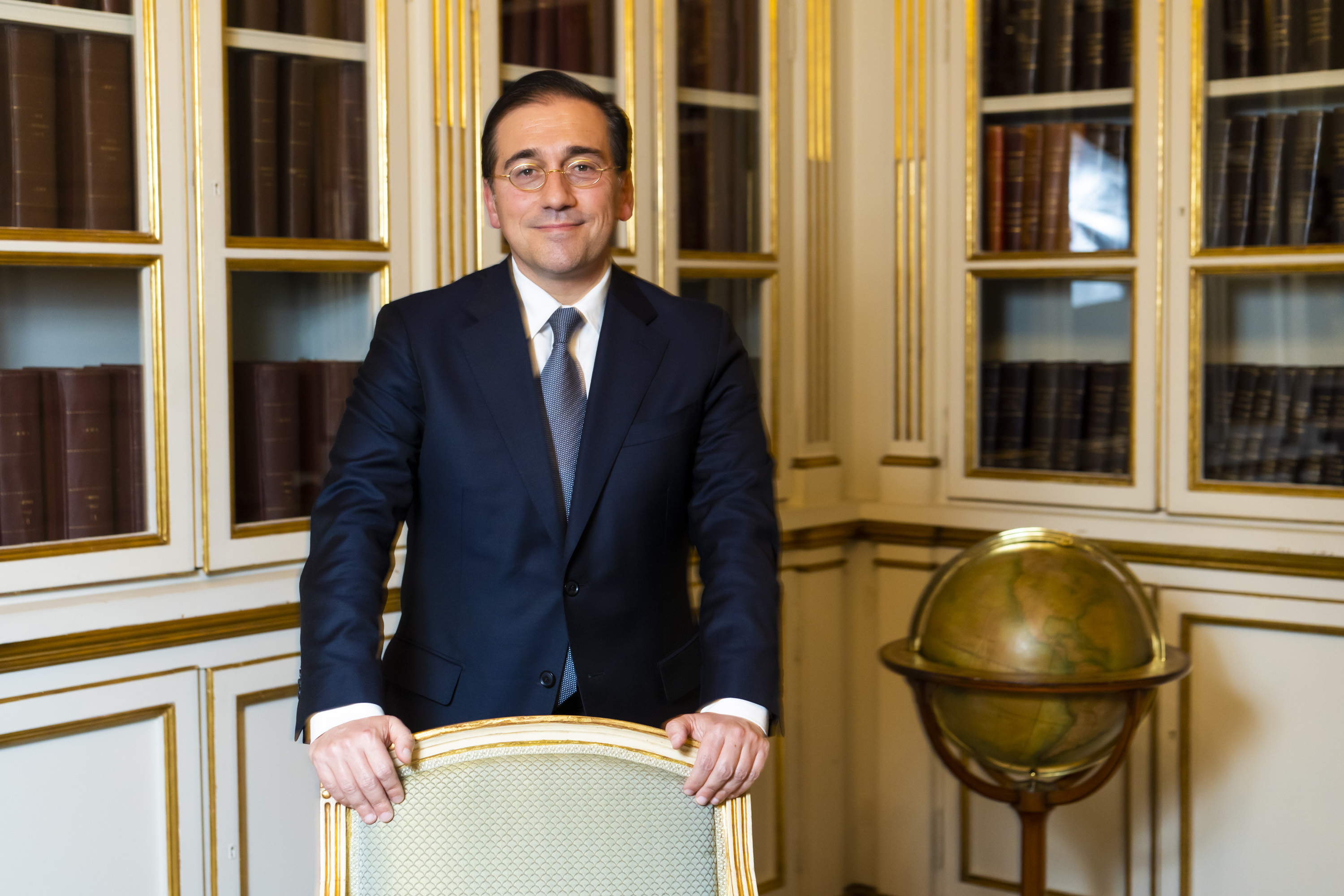 José, ministre des affaires étrangères