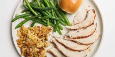 Le programme « Buy a Plate » de Cowboy Chicken nourrit près de 2 000 personnes dans le besoin
