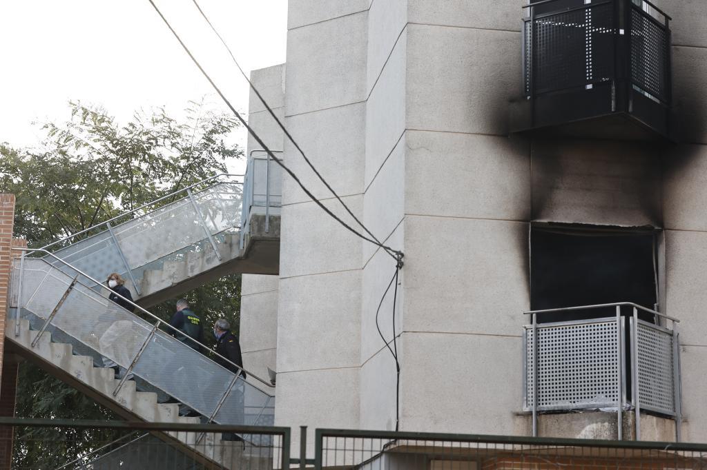 Extérieur de la résidence Moncada après l'incendie.