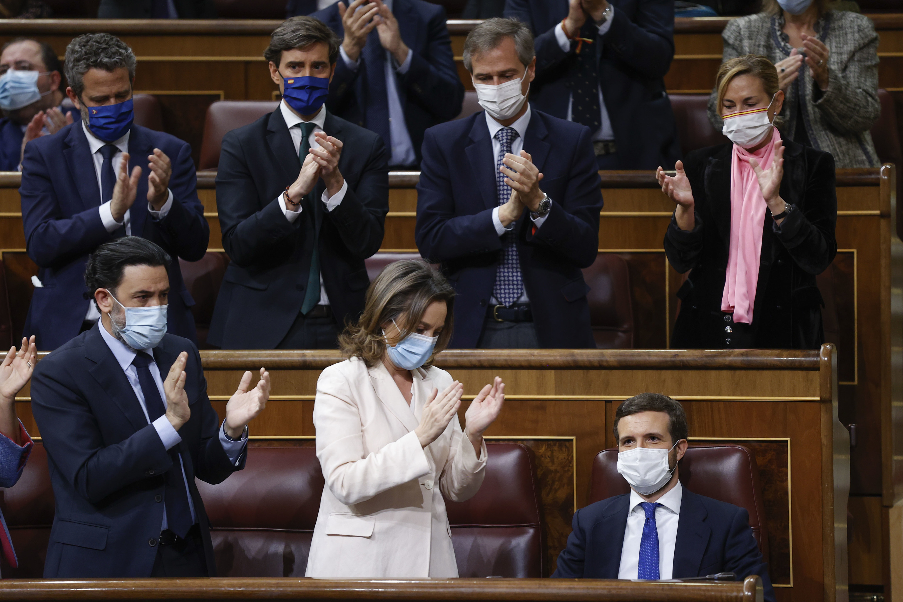 Pablo Casado reçoit les applaudissements du banc du PP après son discours