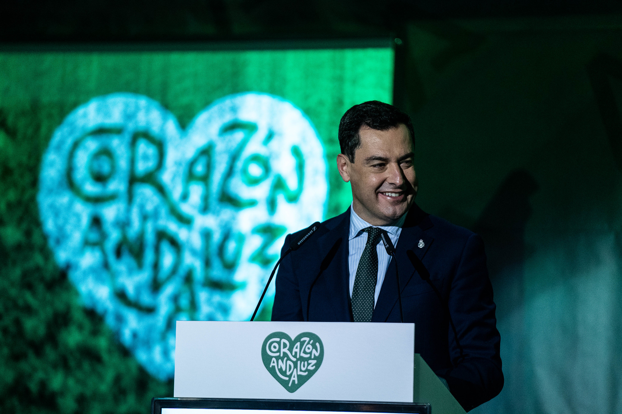 La présidente du conseil d'administration, Juanma Moreno, lors de la présentation
