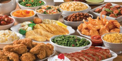 Shoney&rsquo;s offrira aux couples une expérience « 2 Can Dine for $29.99 » le week-end de la Saint-Valentin (du vendredi au lundi de la Saint-Valentin), qui comprend un gâteau au fudge chaud GRATUIT à partager