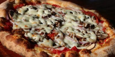 Smokin&rsquo; Oak Wood-Fired Pizza & Taproom secoue l&rsquo;industrie de la franchise de pizza