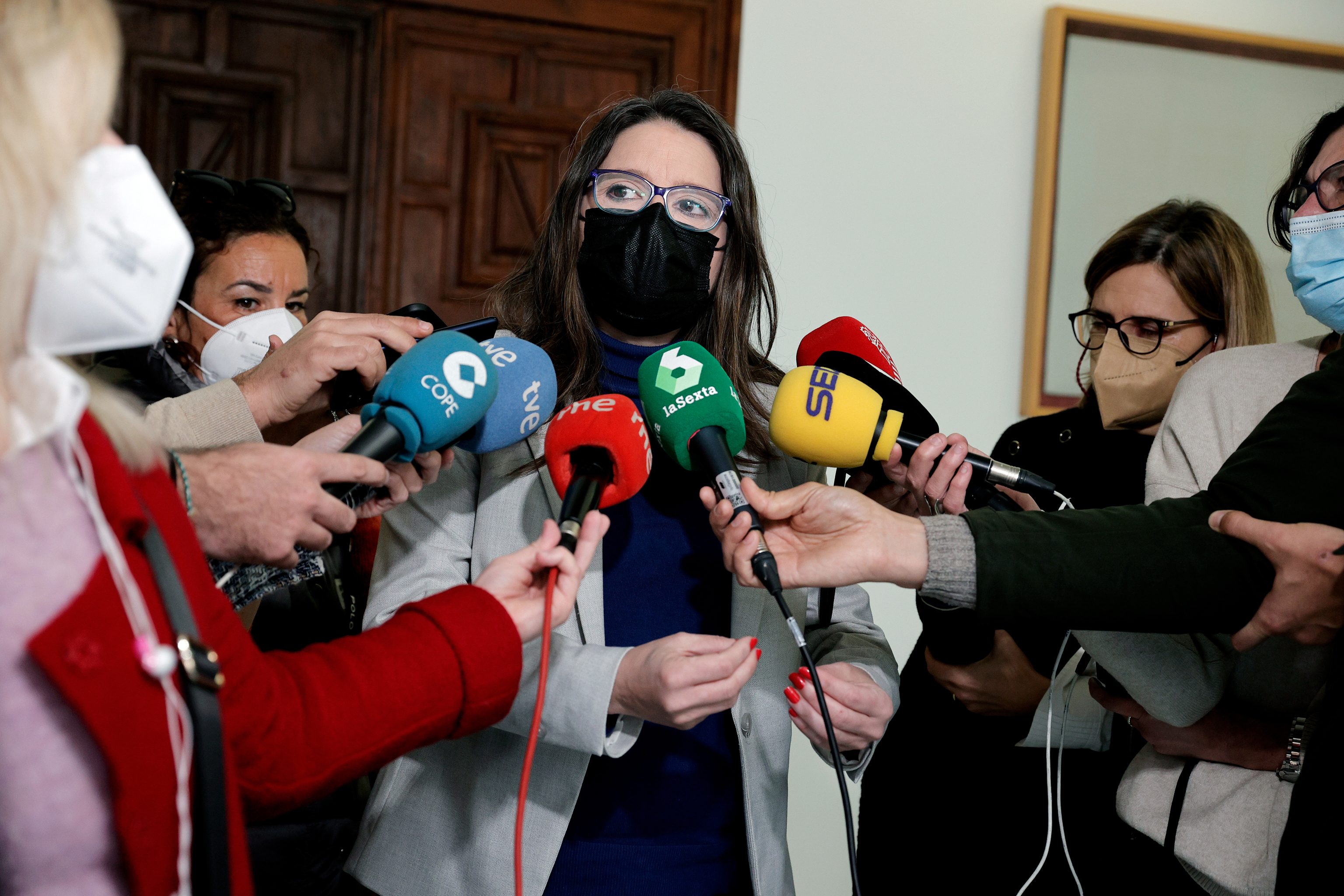 Le vice-président Oltra, hier, devant les médias après avoir pris connaissance de l'enquête