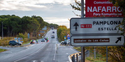 Un chauffeur montre à la Garde civile une carte de la République Menda Lerenda Errant après avoir mangé des cupcakes à la marijuana