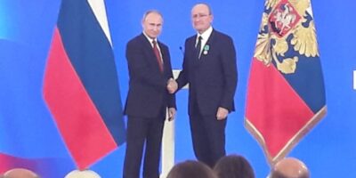 Le maire de Malaga rend la médaille que lui a décernée Poutine et annonce que les collections du Musée russe ne seront pas renouvelées