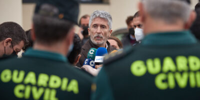 Marlaska défend les agents tandis que des groupes humanitaires demandent d&rsquo;enquêter sur les « excès de la police » à la clôture de Melilla