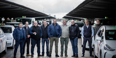 Une caravane de 20 taxis de Madrid se rend en Pologne pour apporter de l&rsquo;aide humanitaire et faire venir des réfugiés ukrainiens