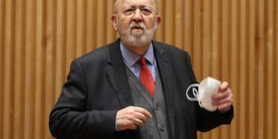 Tezanos annonce un nouveau modèle CIS pour estimer davantage Vox et nie avoir divulgué des données à Iglesias