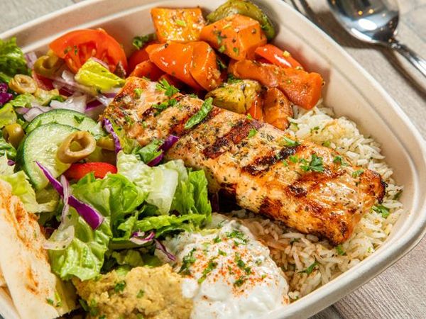 Zesty Olives Mediterranean Grill étend sa présence en Californie avec l'ouverture d'un deuxième emplacement à Irvine, servant désormais de la vraie nourriture avec une hospitalité authentique