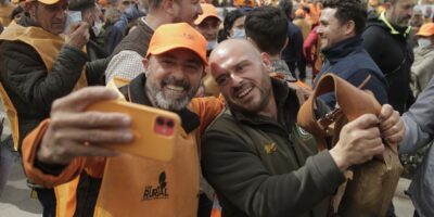 Avec les influenceurs de la campagne dans la manifestation du monde rural : Ni Vinicius arrivant au Bernabu