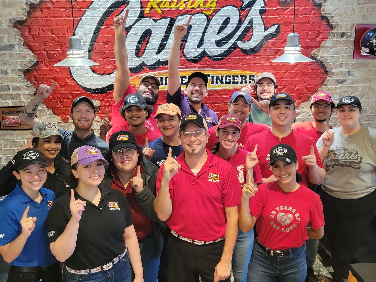 Garder la culture au centre pour alimenter la croissance, Raising Cane's célèbre des milliers de membres d'équipage dans une campagne localisée Garder la culture au centre pour alimenter la croissance, Raising Cane's célèbre des milliers de membres d'équipage dans une campagne localisée