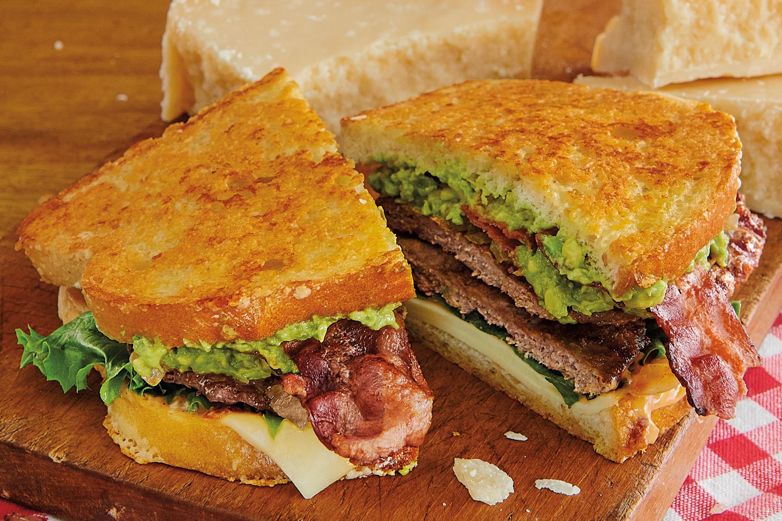 Farmer Boys lance un nouveau cheeseburger au levain en croûte de parmesan à durée limitée Farmer Boys lance un nouveau cheeseburger au levain en croûte de parmesan à durée limitée
