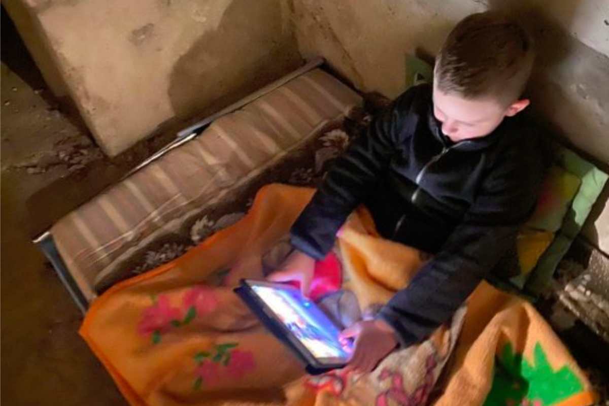 Kostya dans un b