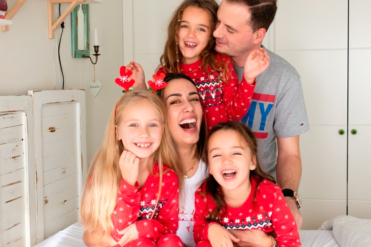 Anastasiia (à gauche) avec sa famille d'accueil.