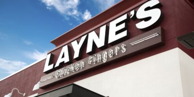 Layne&rsquo;s Chicken Fingers termine sa première année de franchise avec 5 offres pour 40 unités ;  Prévoit d&rsquo;ouvrir 8 emplacements et de signer 45 nouveaux franchisés en 2022