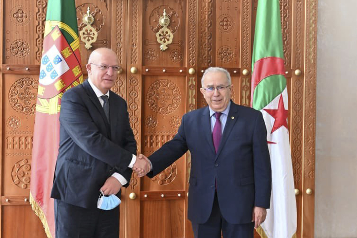 Le ministre portugais des affaires étrangères, Augusto Campos, et son hom
