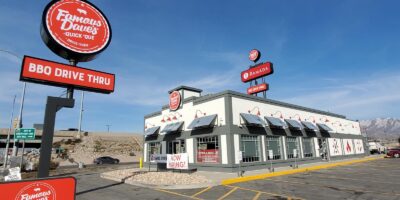 Le célèbre Dave&rsquo;s BBQ redéfinit les repas rapides et décontractés avec le premier emplacement de service au volant