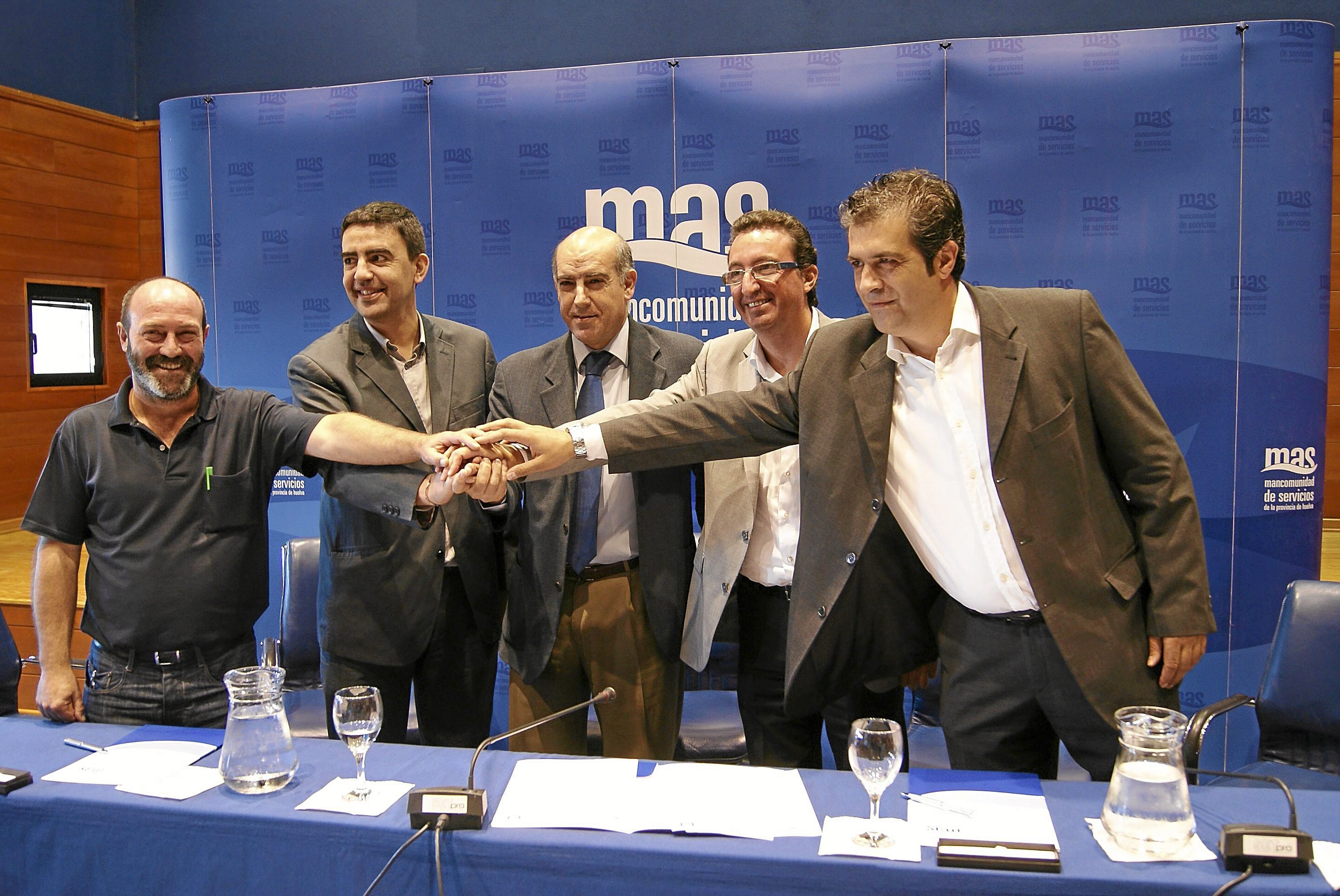 représentants de l'IU ; PSOE, PP et PA, en 2011 après avoir signé le pacte de partage des missions de Giahsa.