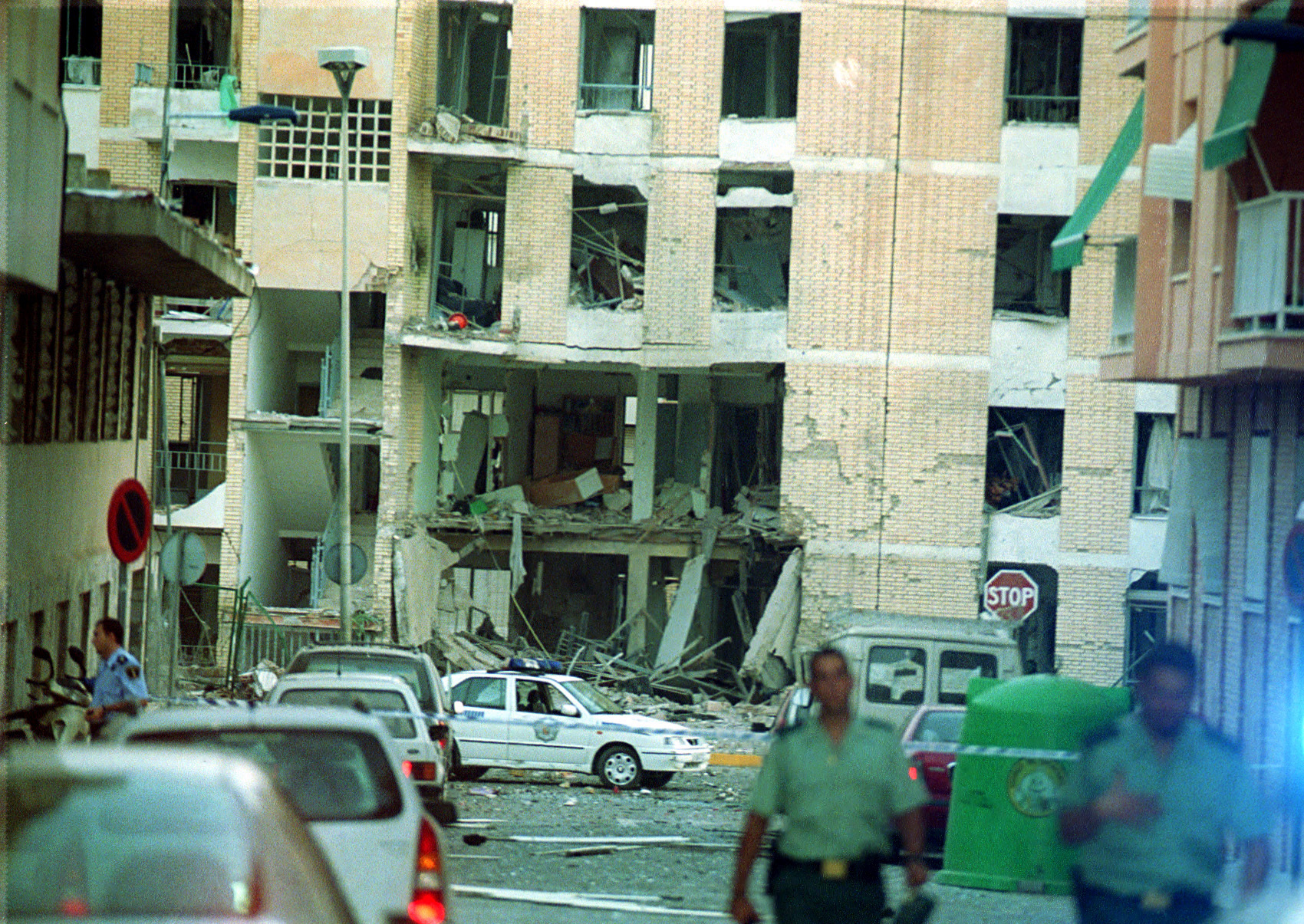 Façade de la caserne de Santa Pola après l'attentat d'août 2002.