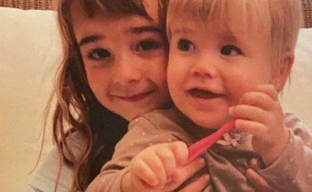 Olivia et Anna dans une image publiée par leur mère.